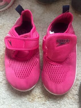 Speedo toddler water shoes size 7-8